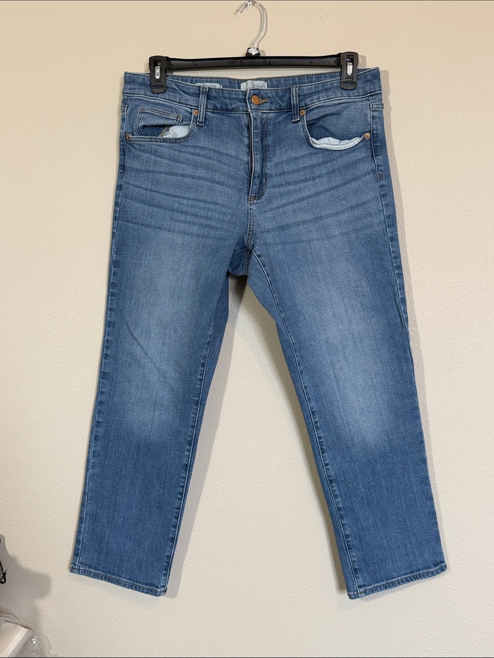 Universal Thread Women's High Rise Straight Jeans - Light Blue Wash